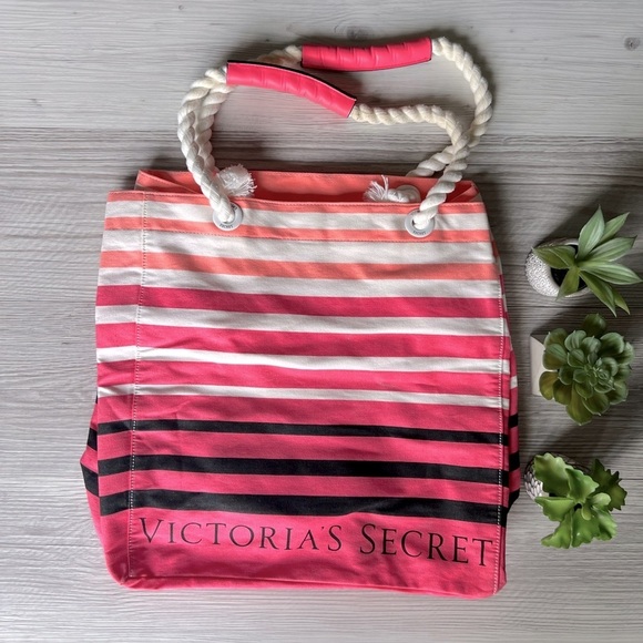 VICTORIA’S SECRET striped beach tote - Picture 1 of 16